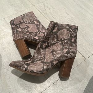 Women’s rattlesnake leather boots